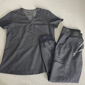 Figs graphite gray scrub set